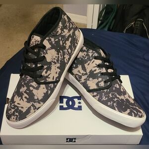 DC Entry Mids 302534,                       New In Box! Mens 11.5